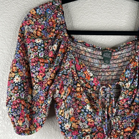 Wild Fable Black Floral 90's Y2K Cropped Festival Short Sleeve Top Size Medium - Picture 2 of 5